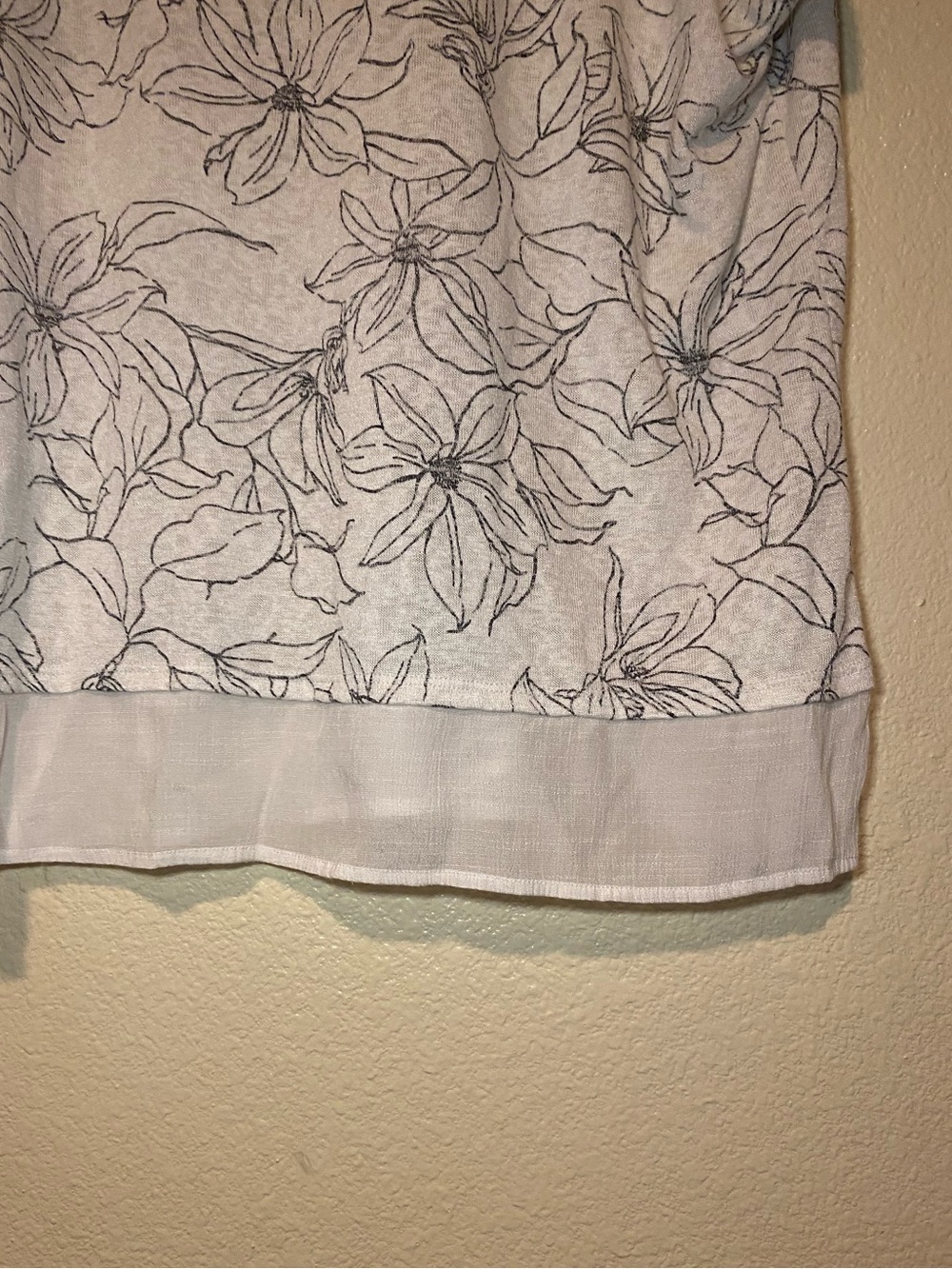 bobeau Light Gray Floral V-Neck Short Sleeve Tunic - Picture 5 of 11